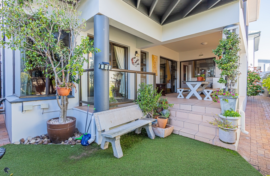4 Bedroom Property for Sale in Calypso Beach Western Cape